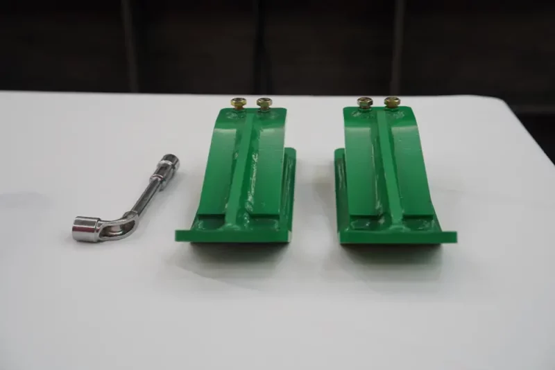 Tractor Bucket Protector, 2pcs Ski Edge Protector, 11 Long Turf Tamer Skid Protector, 4 Width, Heavy Duty Steel Bucket Attachment for Snow Leaves Removal, Spreading Gravel, Green with ( (5)